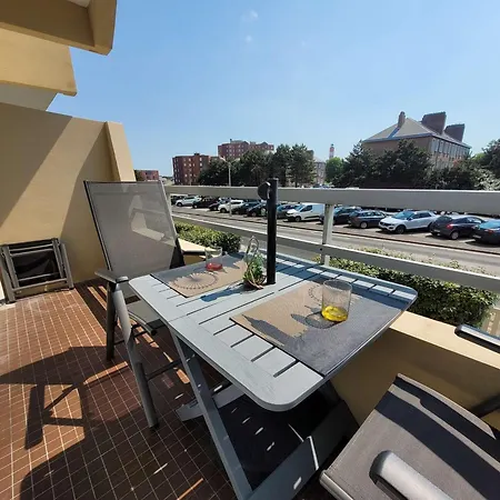 Lumineux Avec Balcon Sud Et Parking A Berck-plage - Fr-1-674-51 * Berck